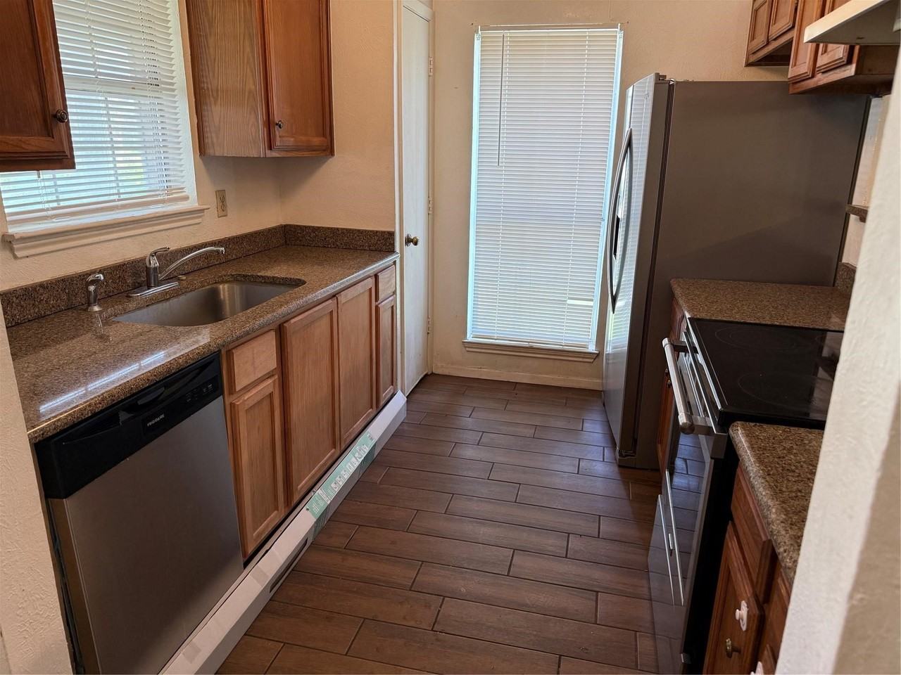 801 Colchester Dr - Photo 4 of 11