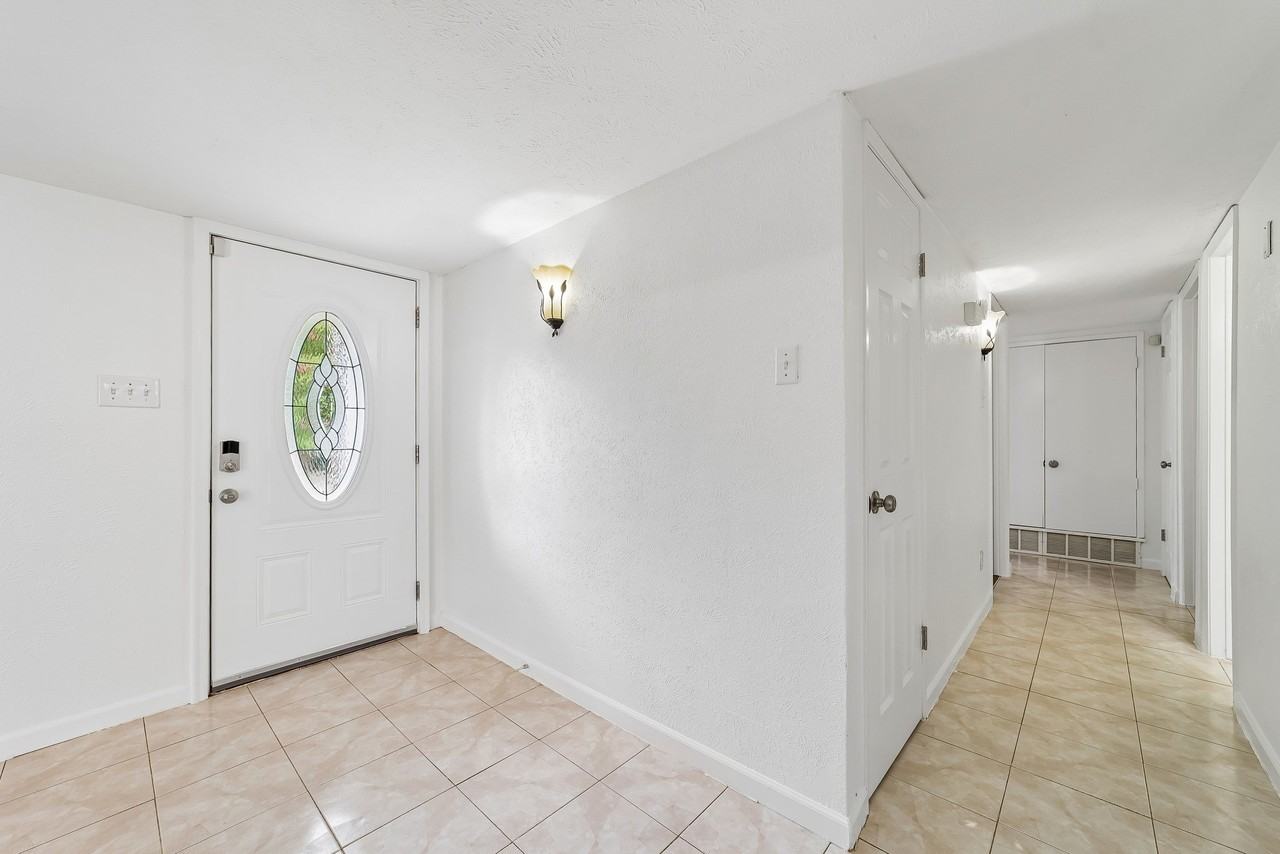 10239 Green Ash Rd - Photo 3 of 36