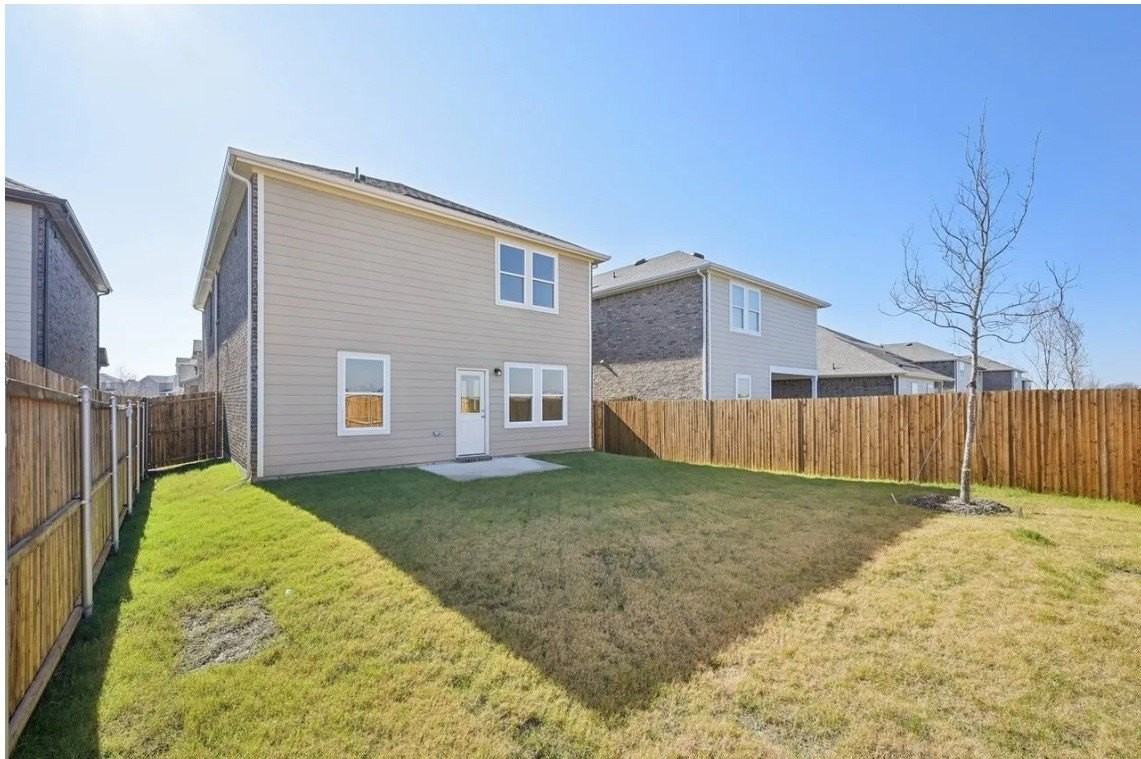 2013 Meadow Park Dr - Photo 4 of 12
