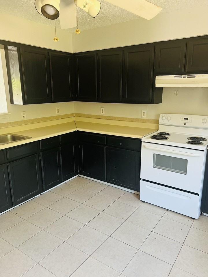 6320 Midway Rd #A - Photo 2 of 19