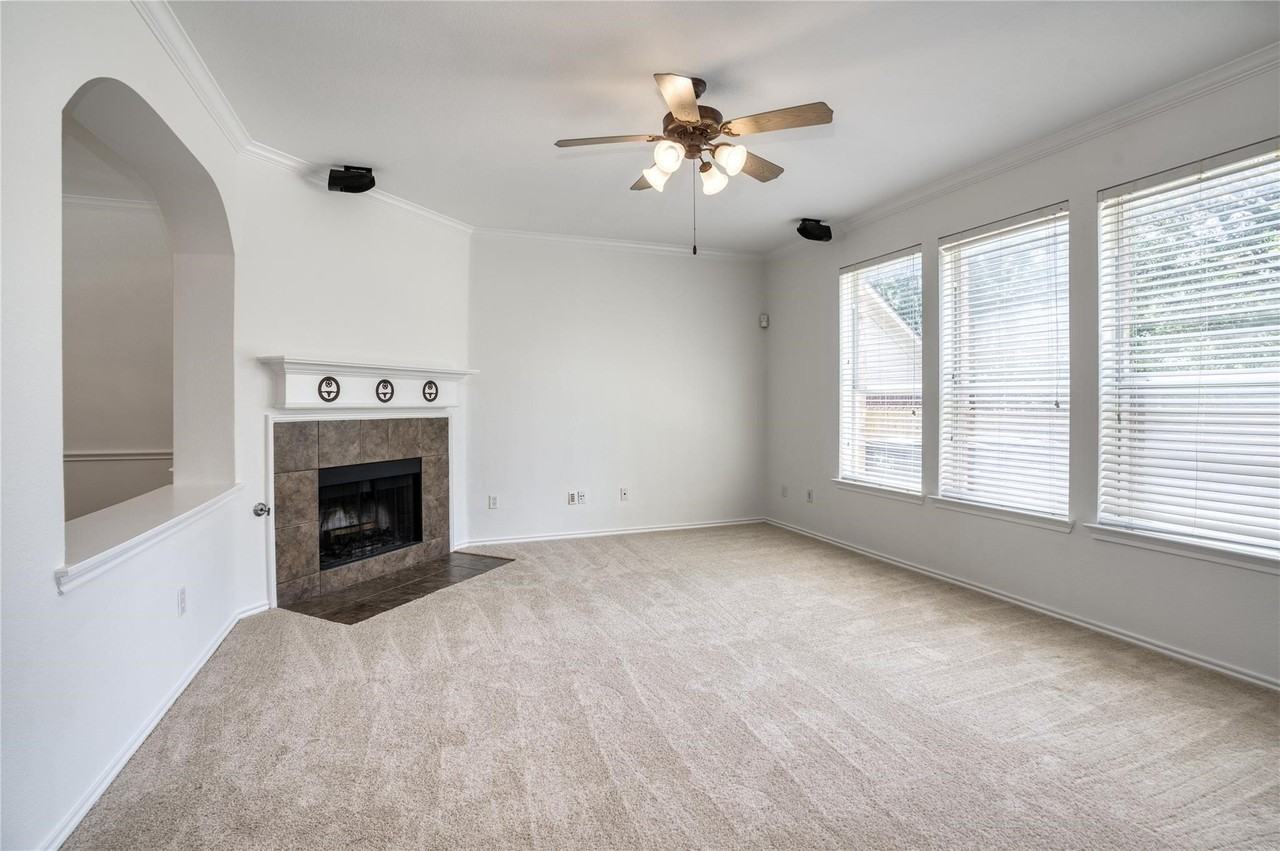 9909 Delamere Dr - Photo 4 of 22