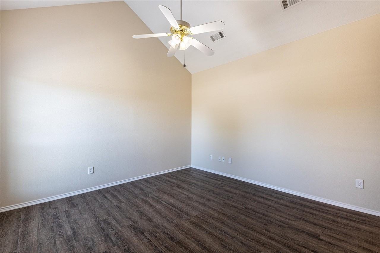 101 Collett Ct - Photo 4 of 22