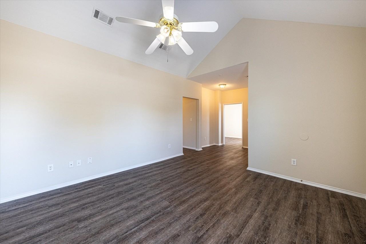 101 Collett Ct - Photo 5 of 22