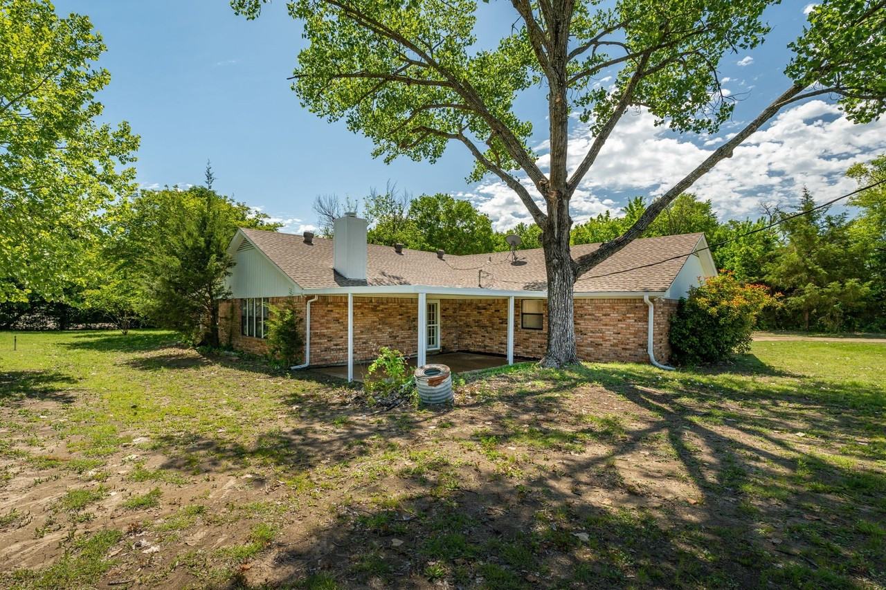 1905 Shady Ln - Photo 3 of 27