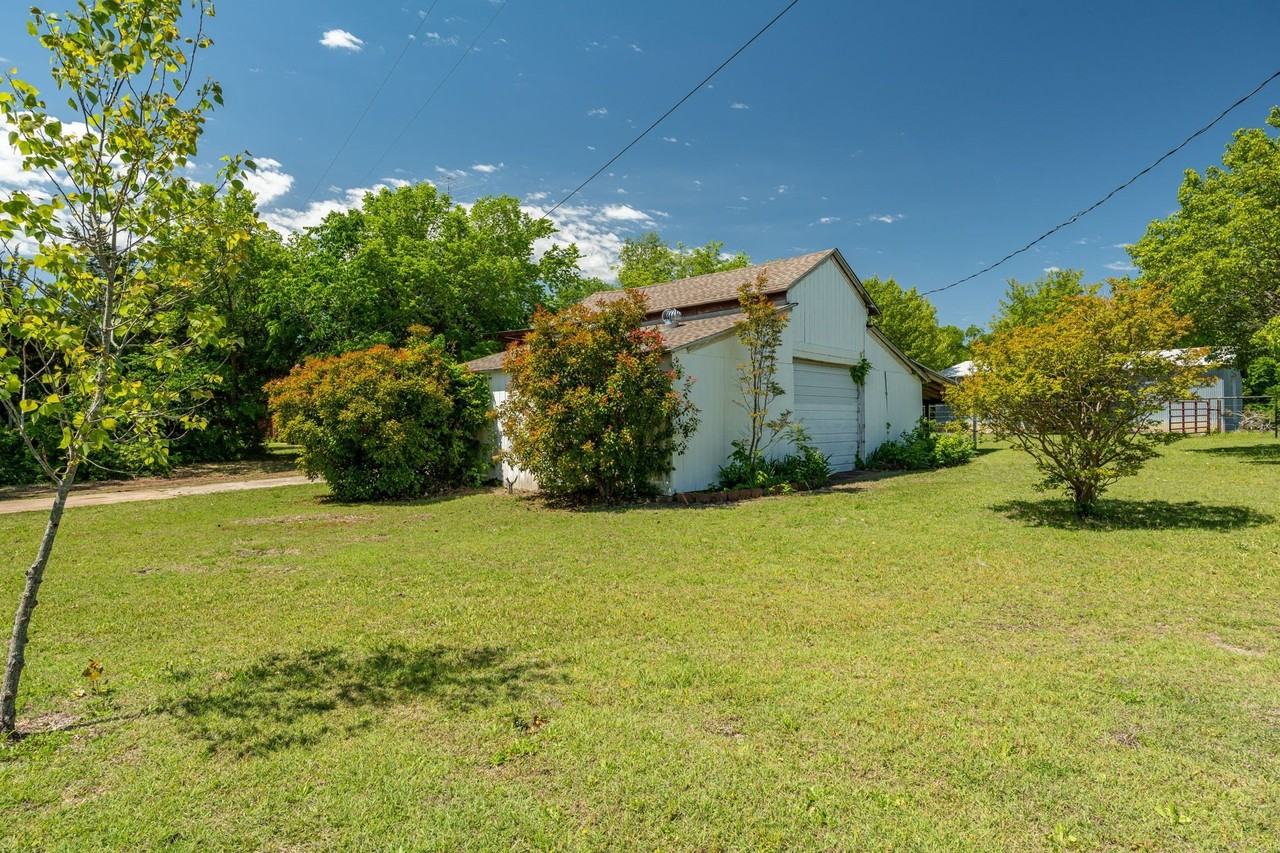 1905 Shady Ln - Photo 4 of 27
