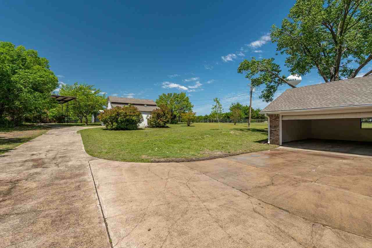 1905 Shady Ln - Photo 5 of 27