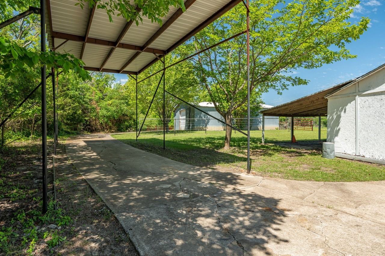 1905 Shady Ln - Photo 6 of 27