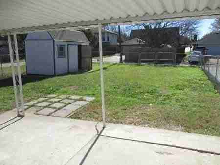 2905 Linda Dr - Photo 3 of 18