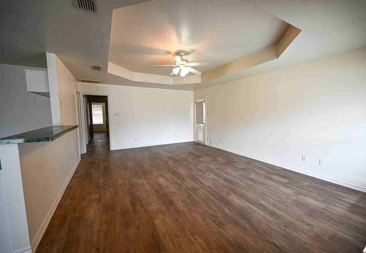 506 Valleyridge Ct #B - Photo 2 of 10