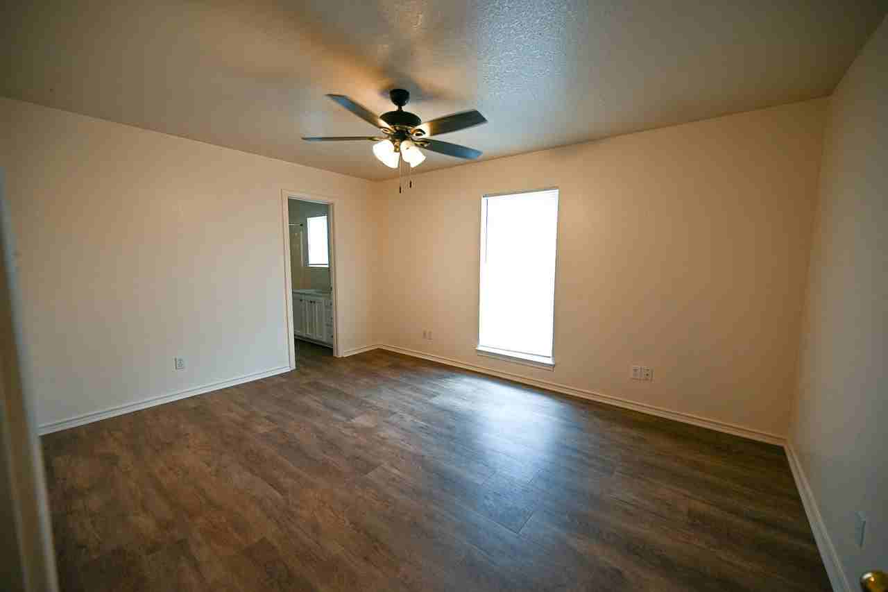 506 Valleyridge Ct #B - Photo 4 of 10