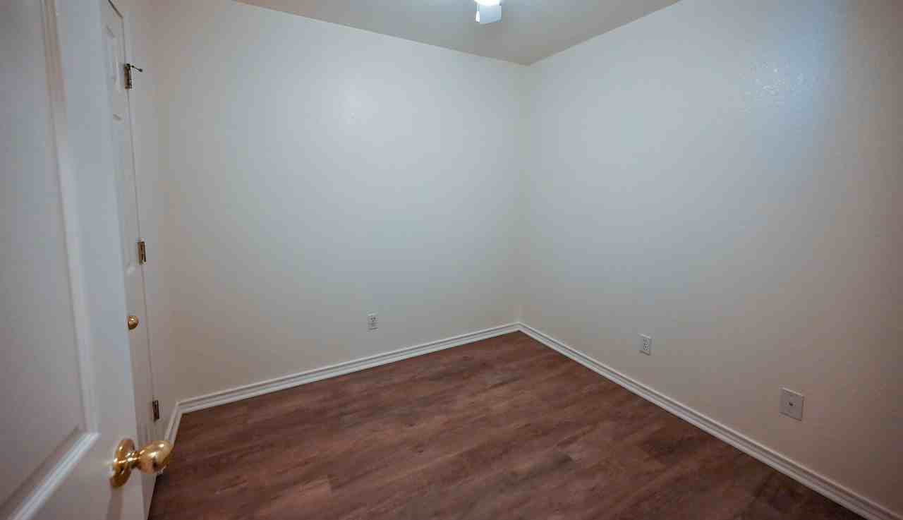 506 Valleyridge Ct #B - Photo 5 of 10