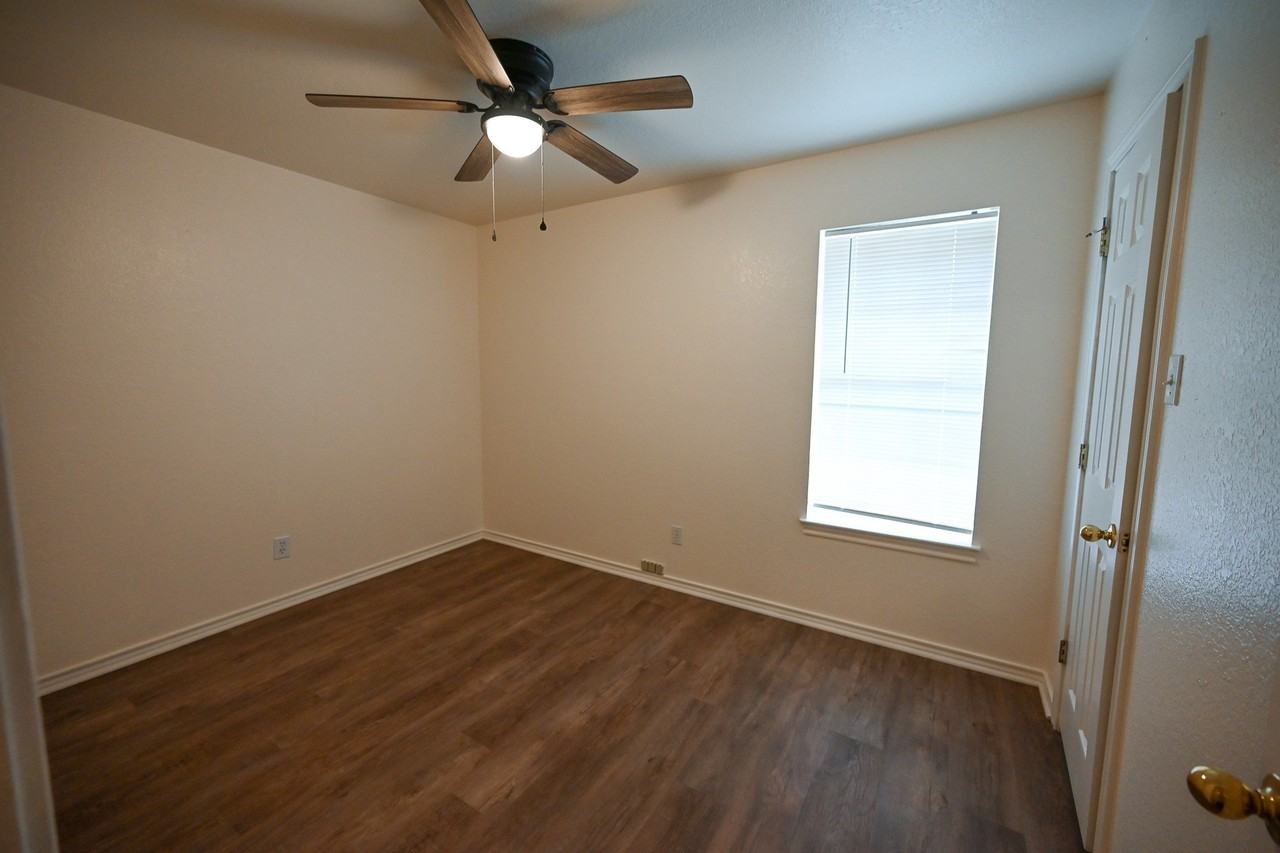 506 Valleyridge Ct #B - Photo 6 of 10