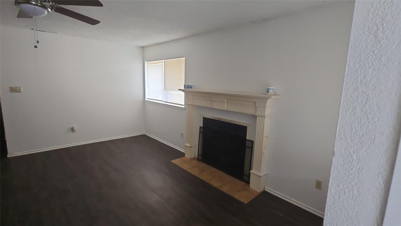 1627 Windsong Ln - Photo 2 of 10