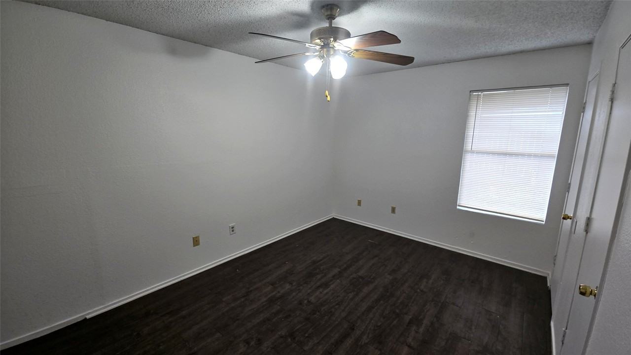 1627 Windsong Ln - Photo 5 of 10