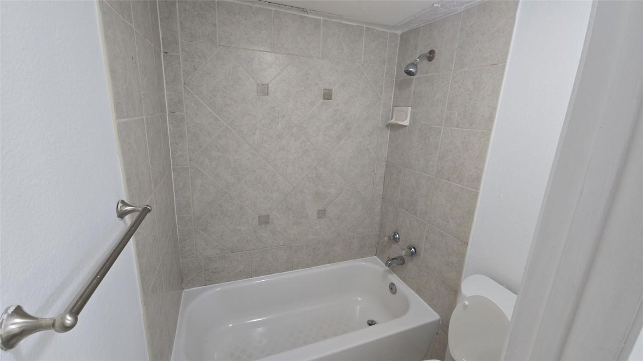 1627 Windsong Ln - Photo 6 of 10