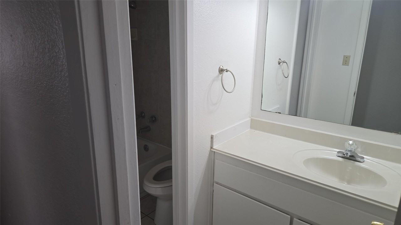 1627 Windsong Ln - Photo 7 of 10