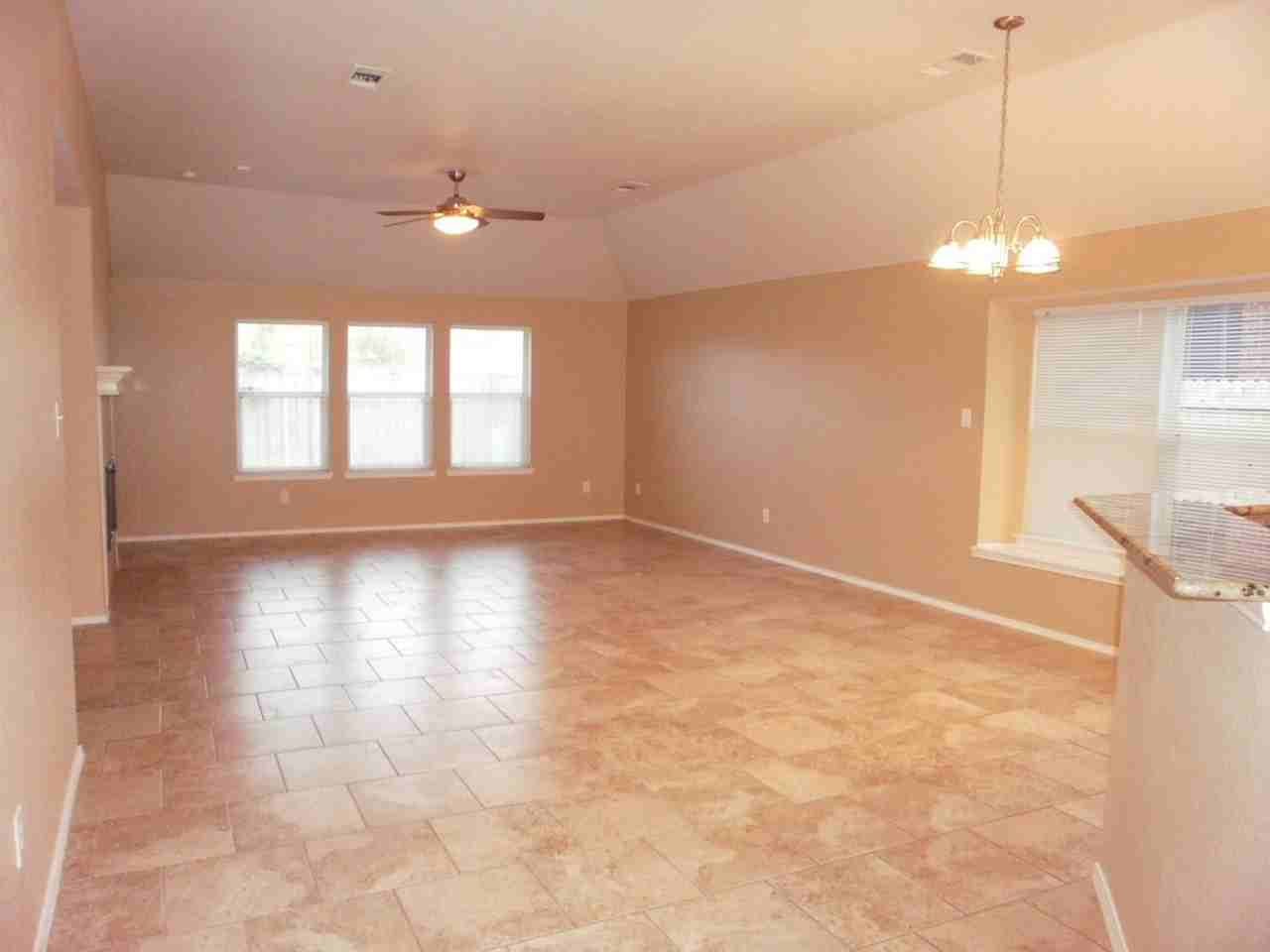 6912 Longhorn Trl - Photo 3 of 12