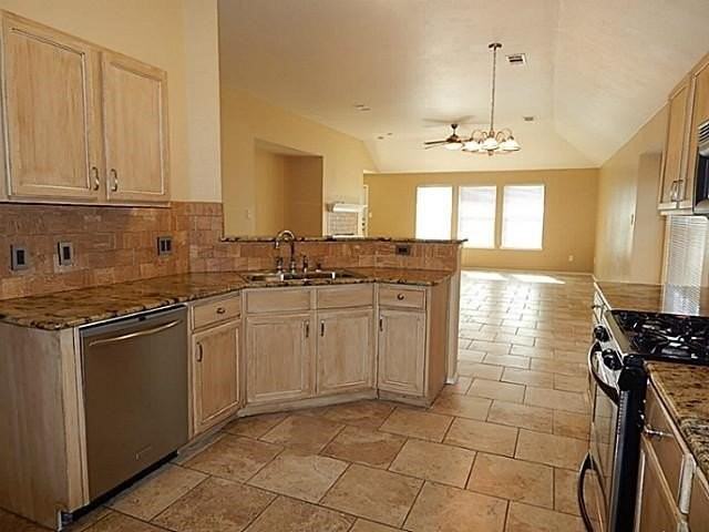 6912 Longhorn Trl - Photo 4 of 12