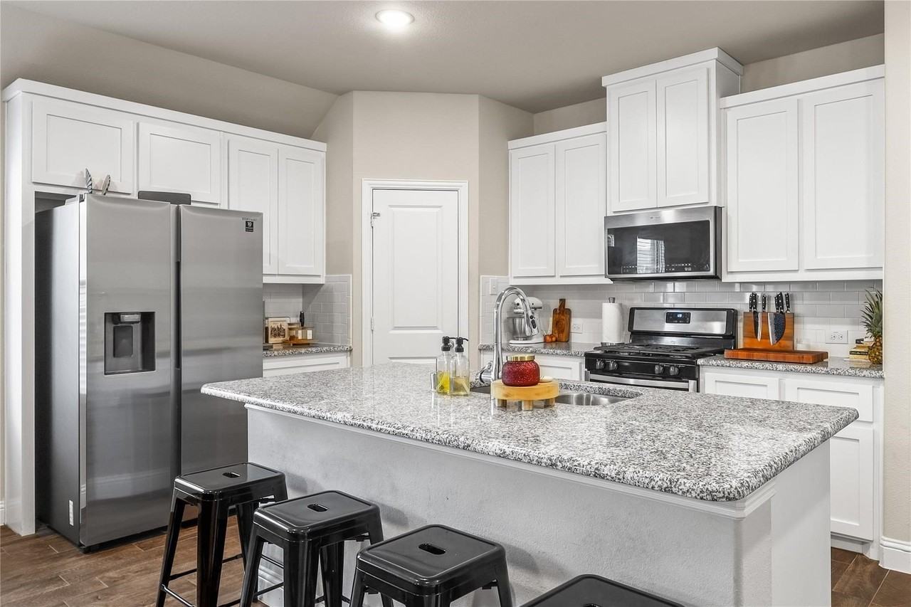 1229 Carinna Dr - Photo 2 of 20