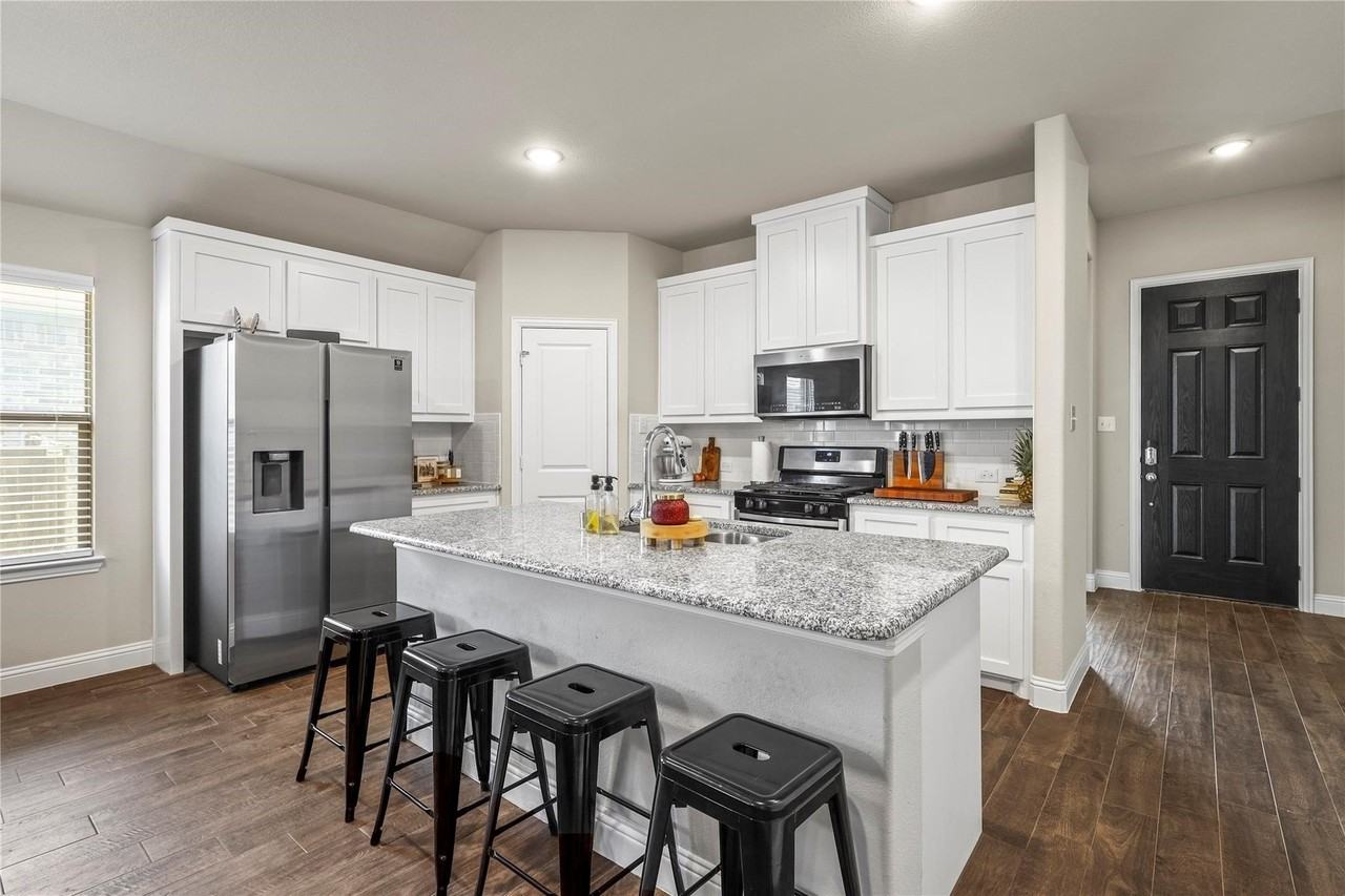 1229 Carinna Dr - Photo 3 of 20