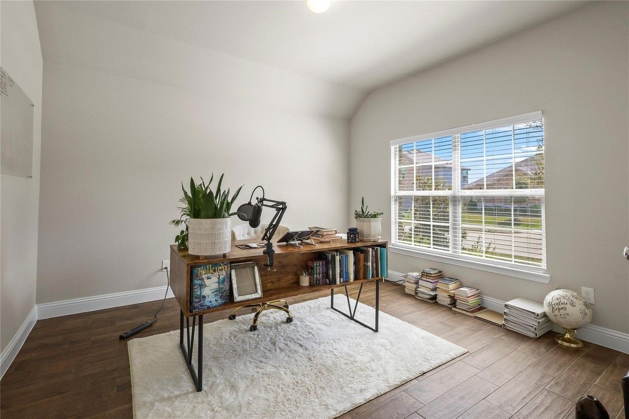 1229 Carinna Dr - Photo 5 of 20