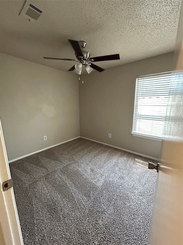 4916 Brianhill Dr #B - Photo 5 of 9