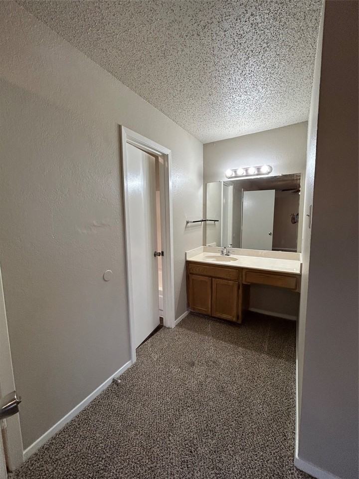 4916 Brianhill Dr #B - Photo 7 of 9