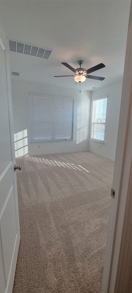 9901 Diamondhead Dr - Photo 5 of 40