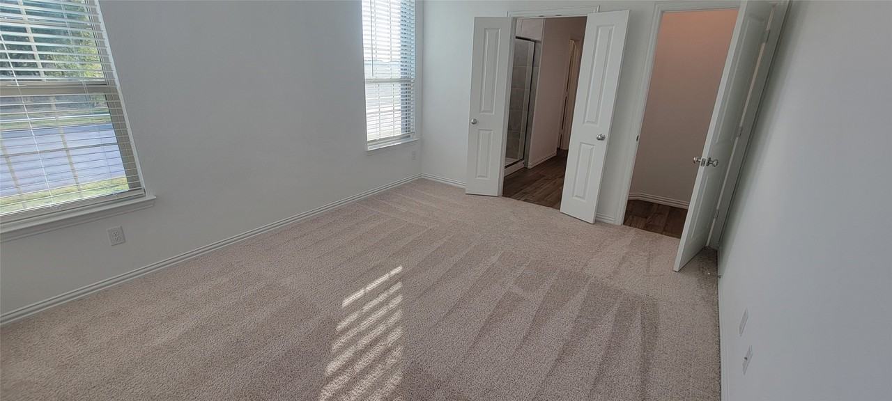 9901 Diamondhead Dr - Photo 7 of 40