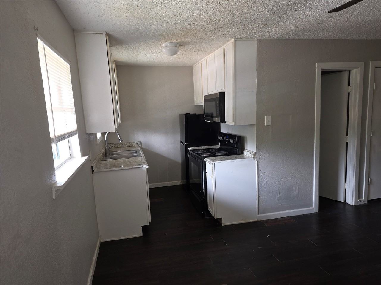 3910 Polly St #202 - Photo 2 of 7