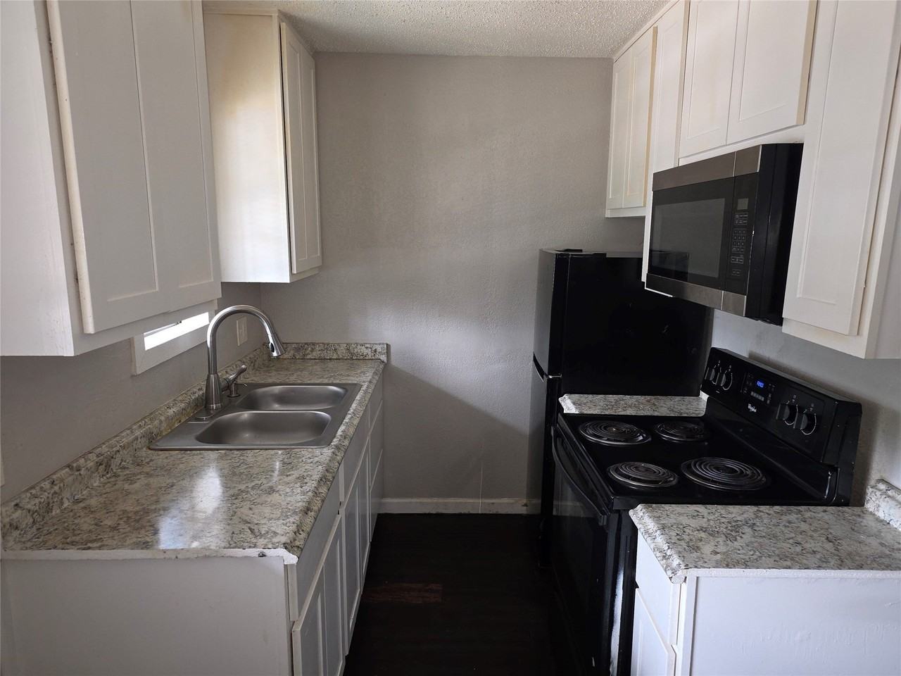 3910 Polly St #202 - Photo 3 of 7