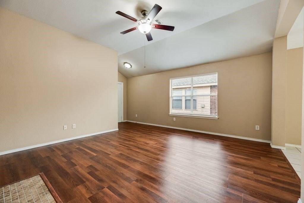 9300 Warren Dr - Photo 3 of 16