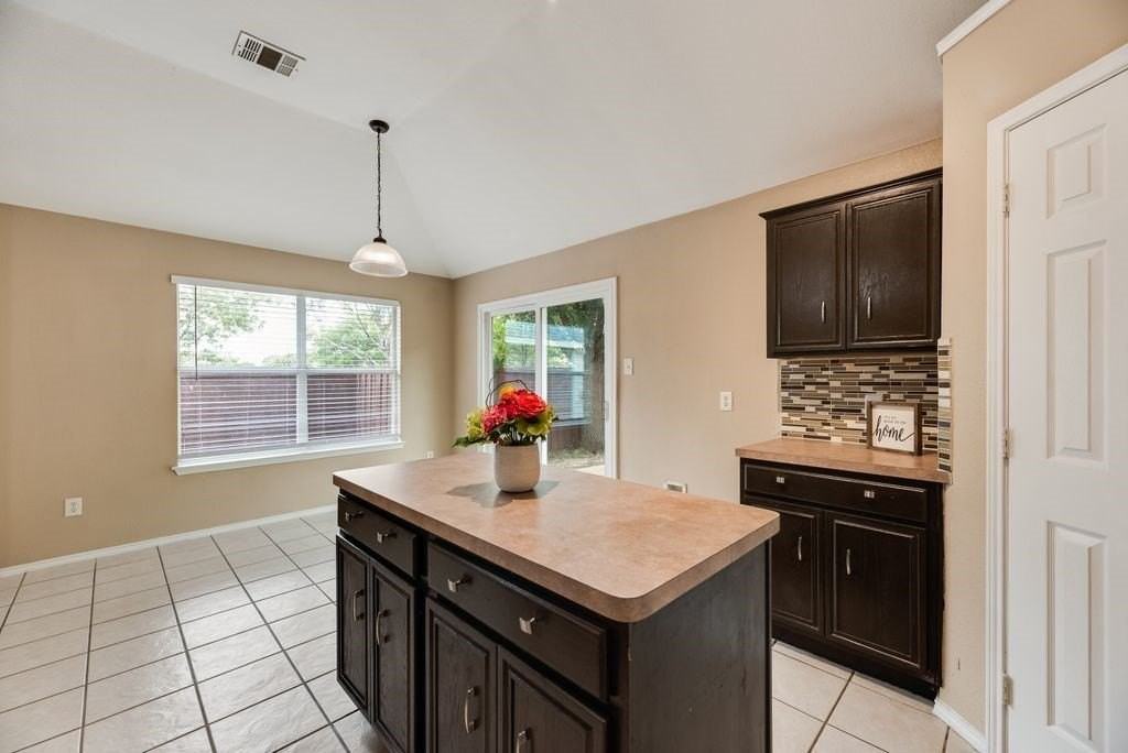 9300 Warren Dr - Photo 5 of 16