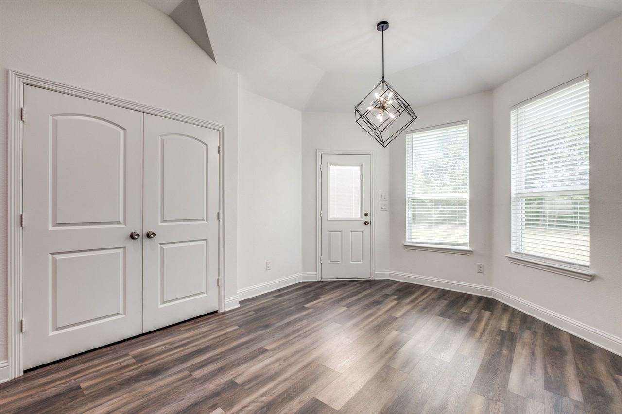 2918 Morgan Dr - Photo 2 of 12