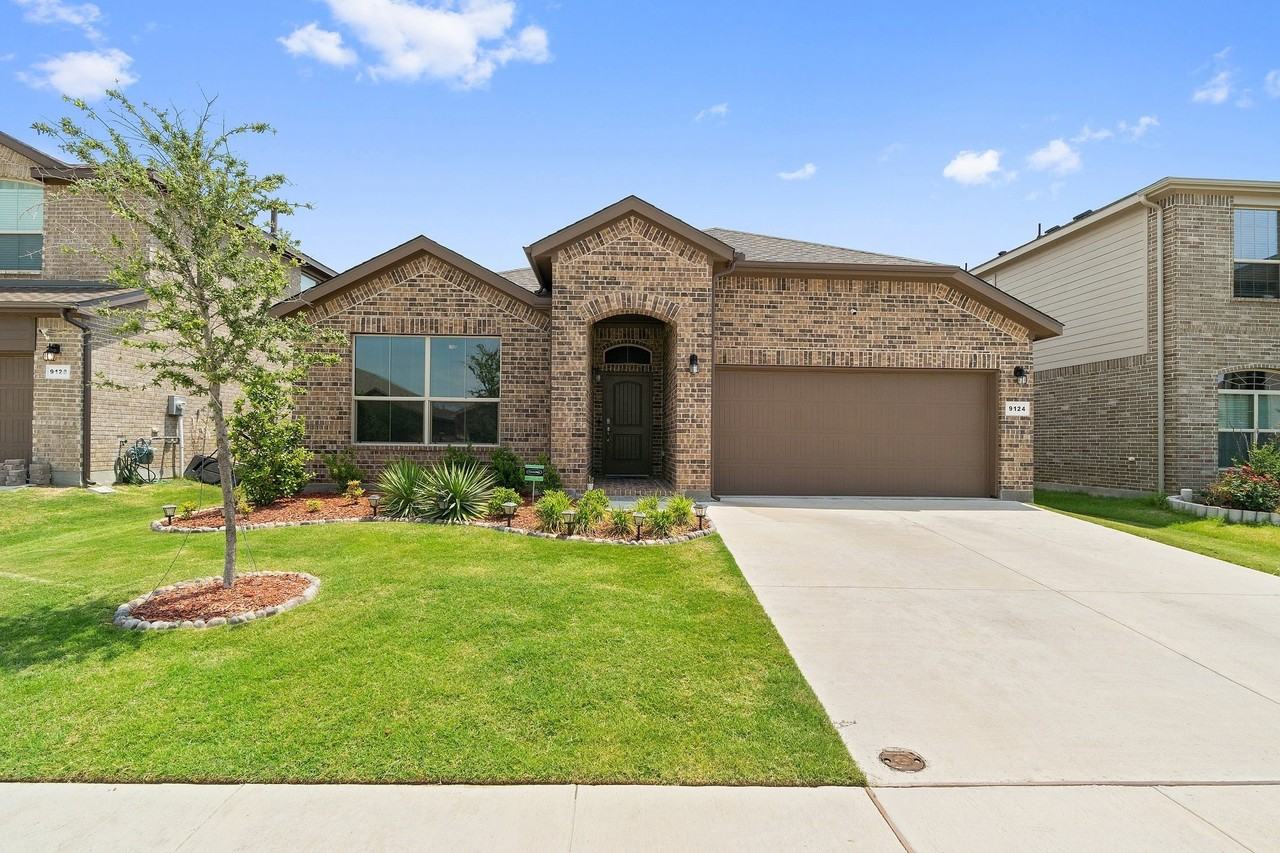 9124 Golden Hollow Ln