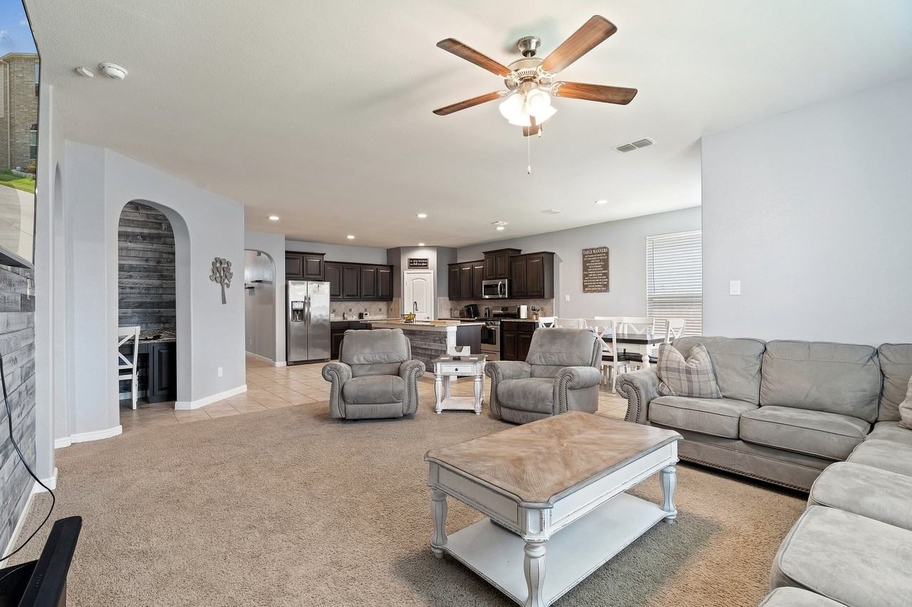 9124 Golden Hollow Ln - Photo 7 of 23