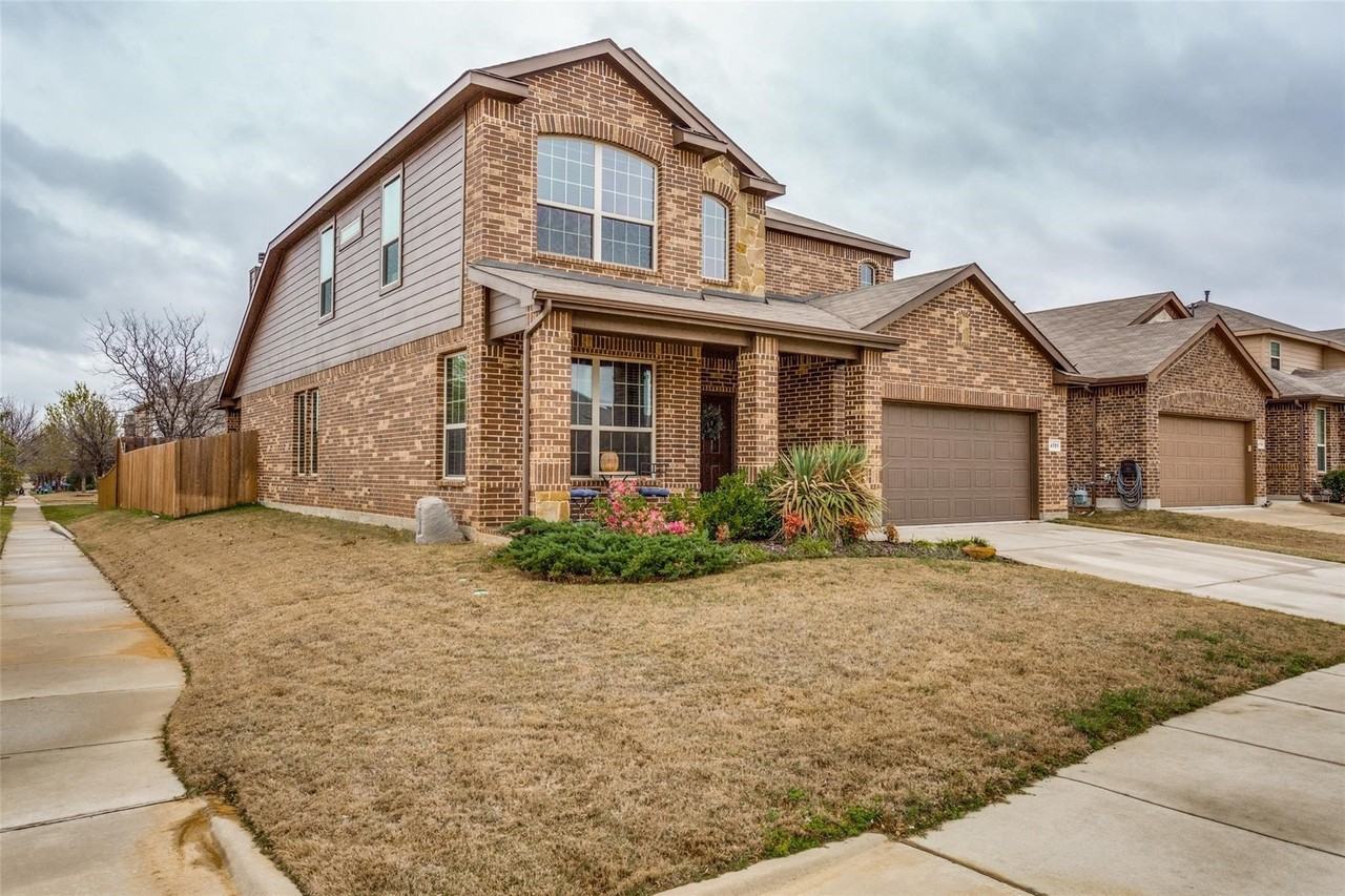 4701 Green River Dr - Photo 2 of 25