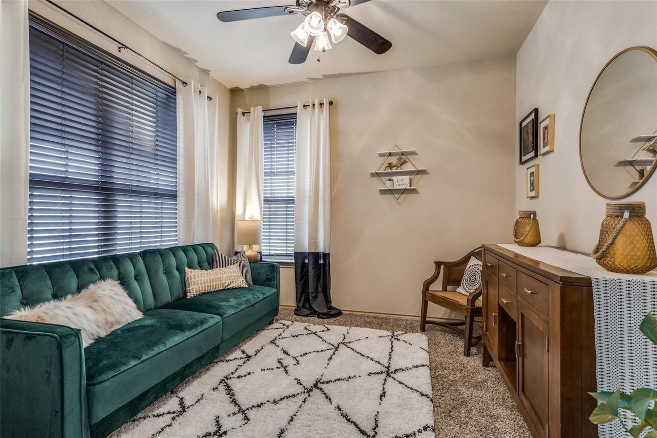 4701 Green River Dr - Photo 5 of 25