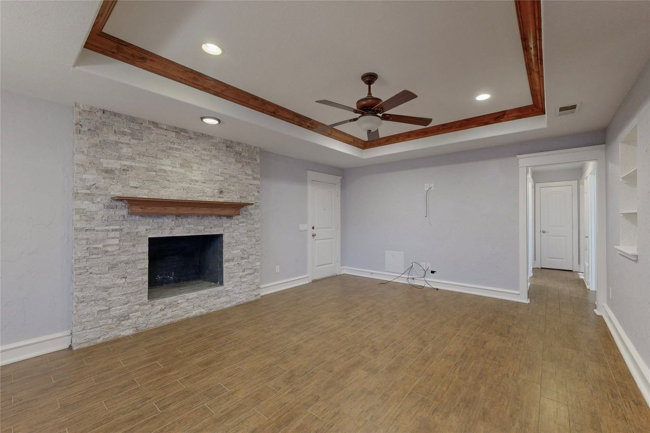 9100 Berkshire Dr - Photo 3 of 30