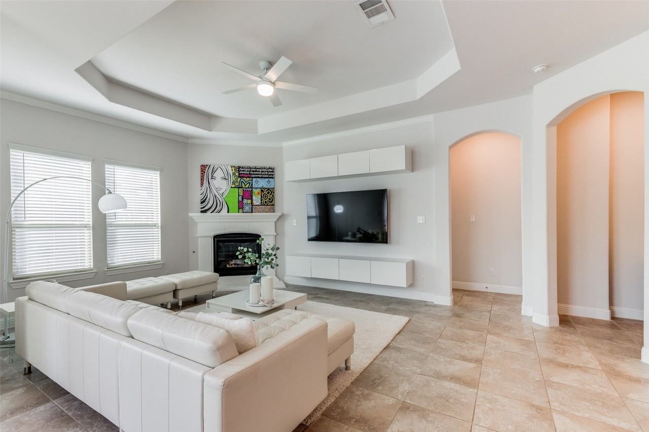 1301 Benavites Dr - Photo 5 of 24