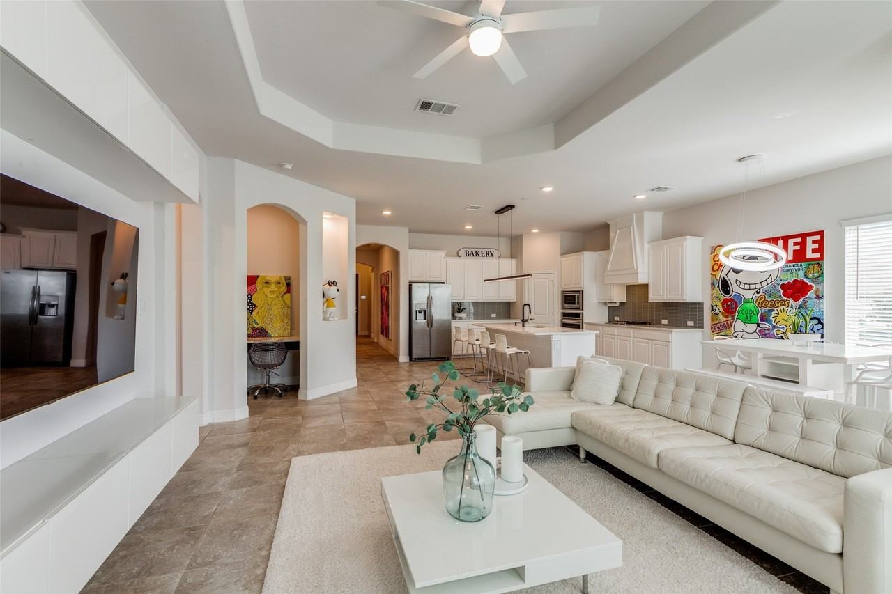 1301 Benavites Dr - Photo 6 of 24