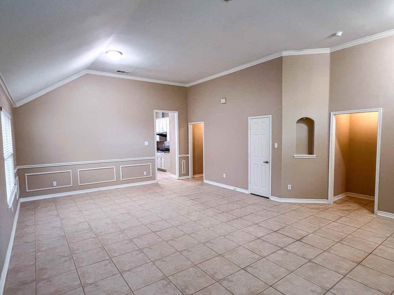 2033 Nottingham Pl - Photo 3 of 21