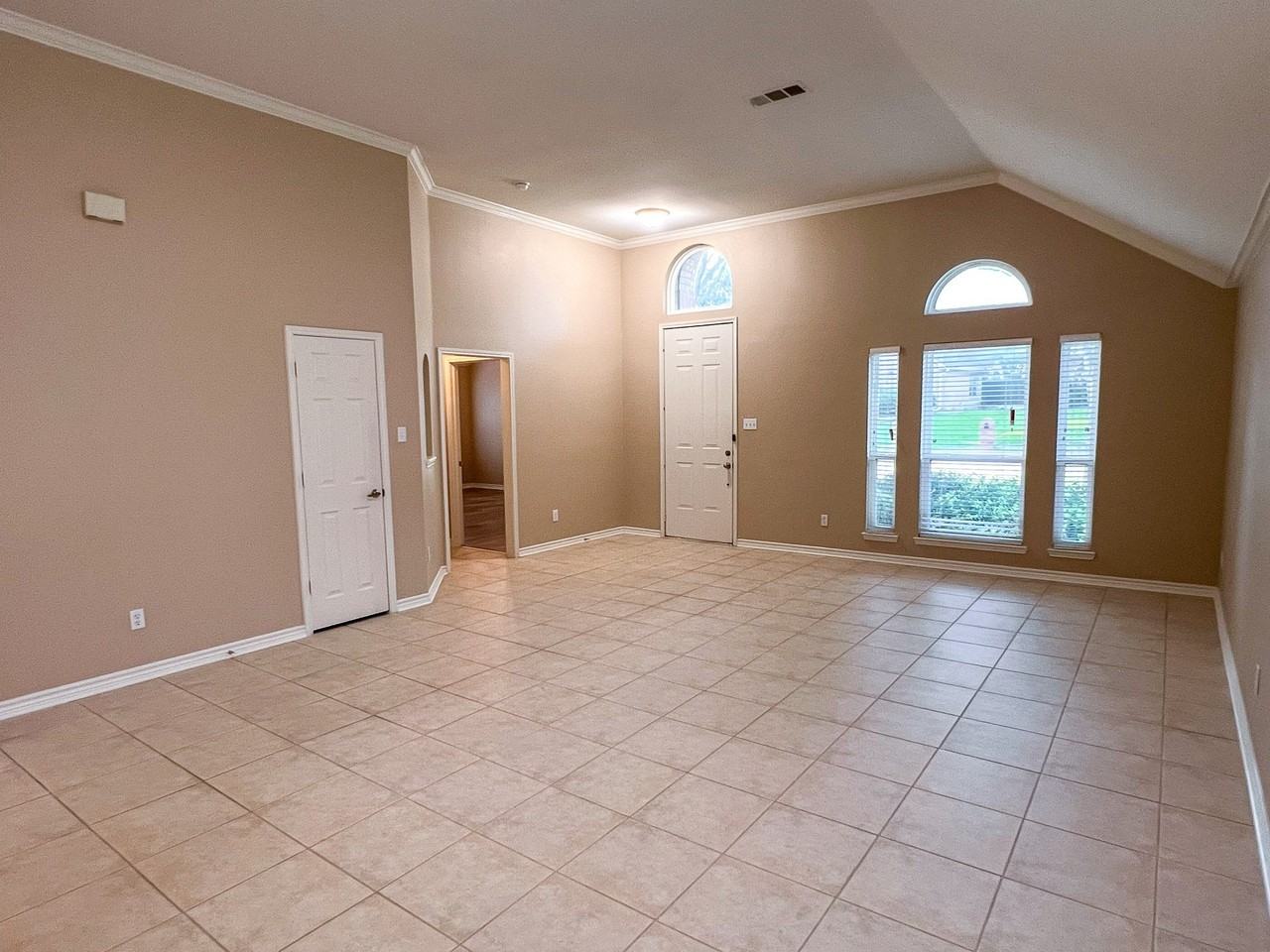 2033 Nottingham Pl - Photo 4 of 21