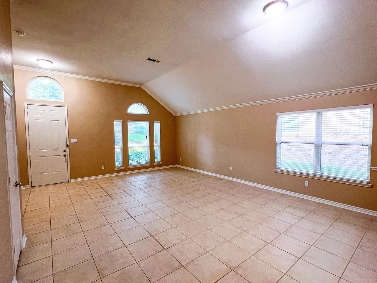 2033 Nottingham Pl - Photo 5 of 21