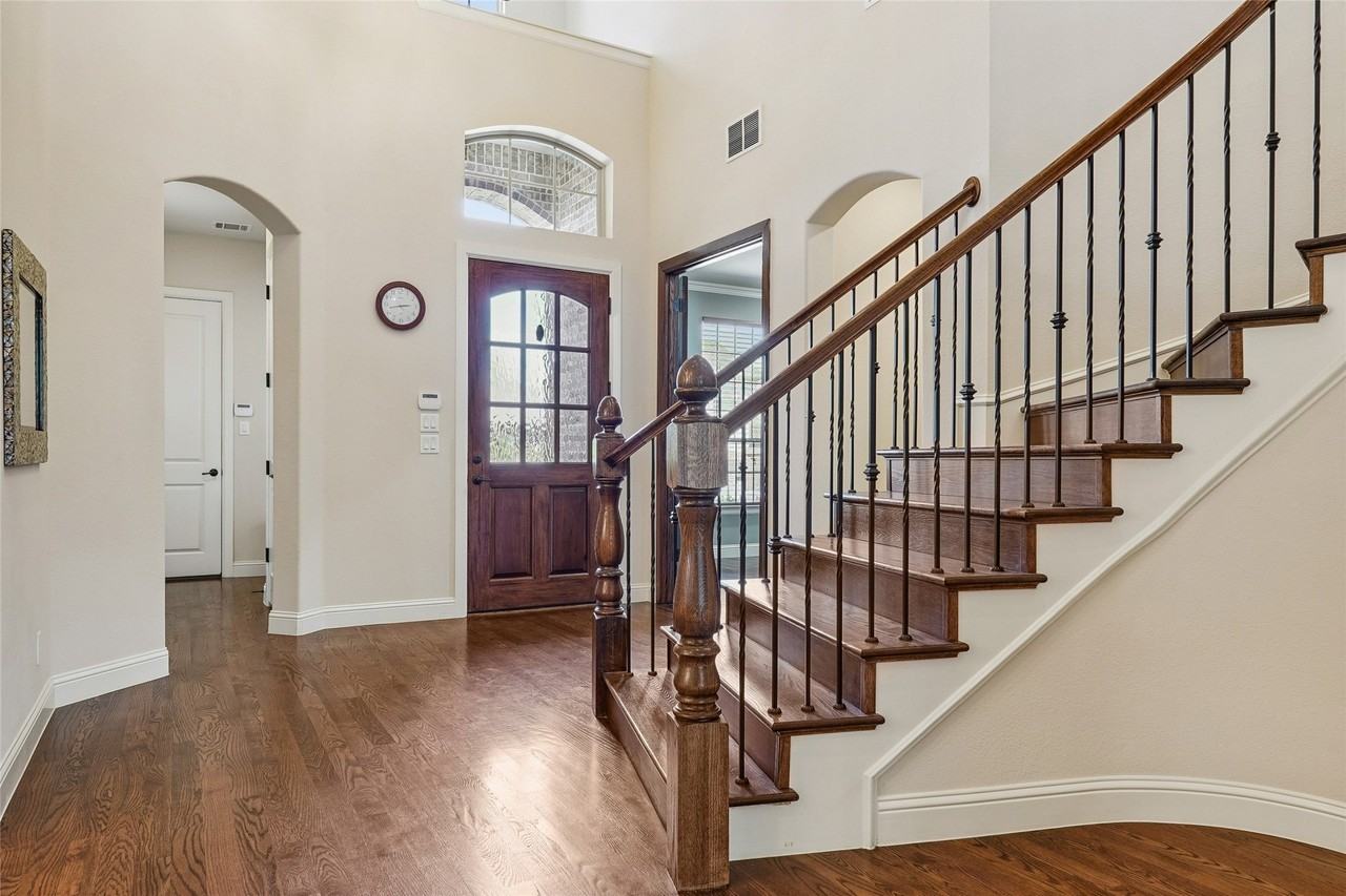 1225 Huron Dr - Photo 2 of 36