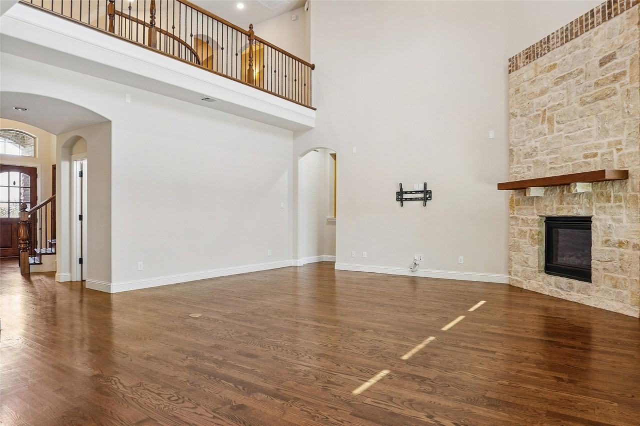 1225 Huron Dr - Photo 5 of 36
