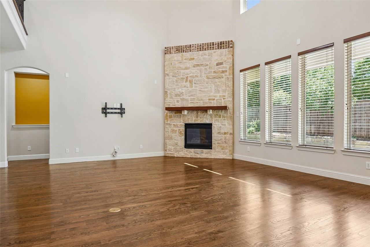 1225 Huron Dr - Photo 6 of 36