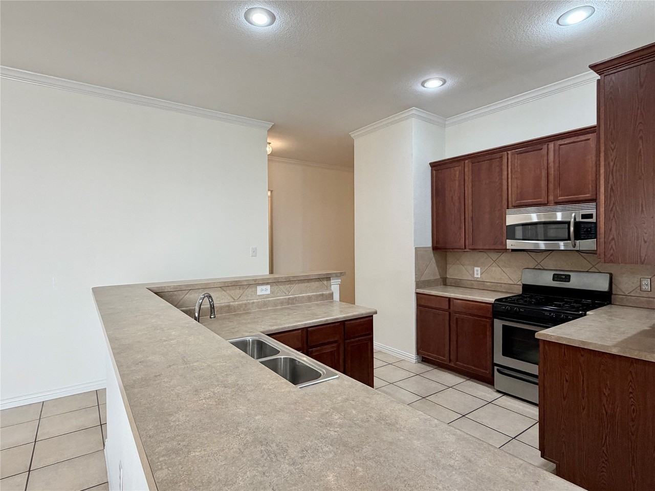 211 Parakeet Dr - Photo 5 of 16