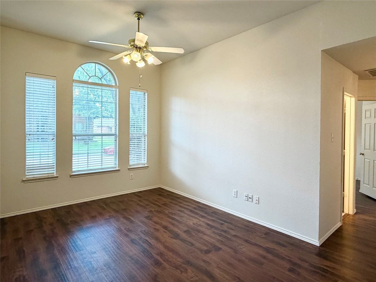 5809 Pine Meadow Ln - Photo 4 of 24
