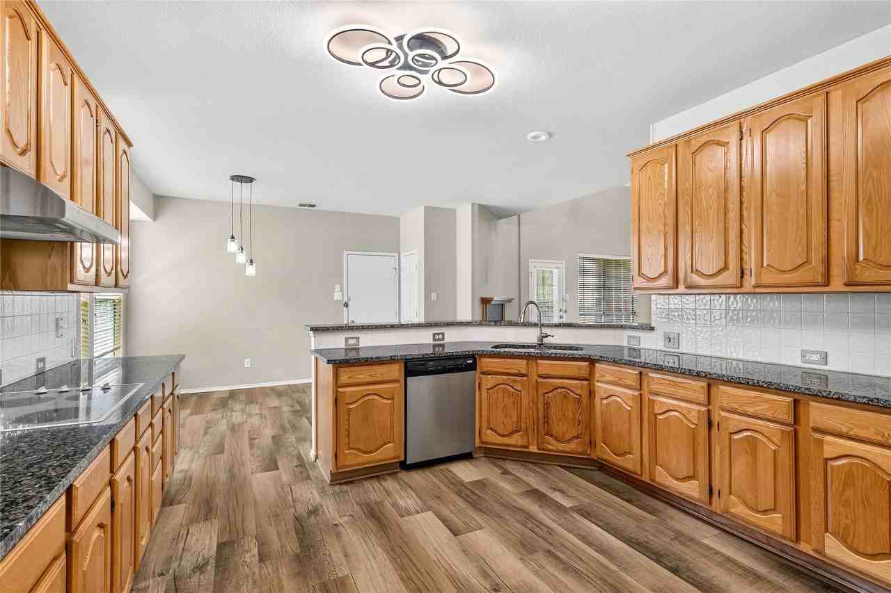 4325 Boca Raton Dr - Photo 7 of 28